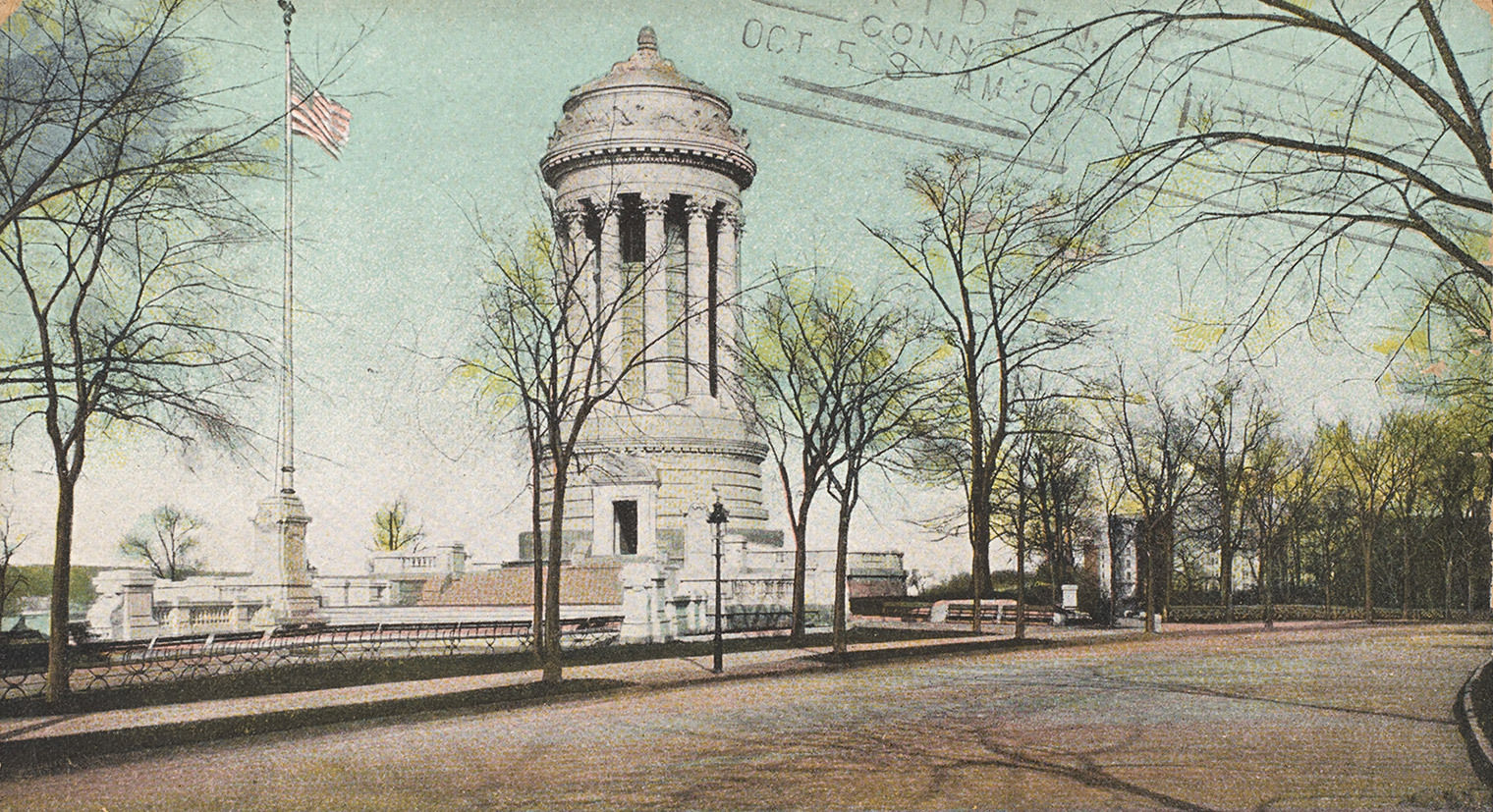 A postcard depicting the Soldier's and Sailor's Monument in NYC
