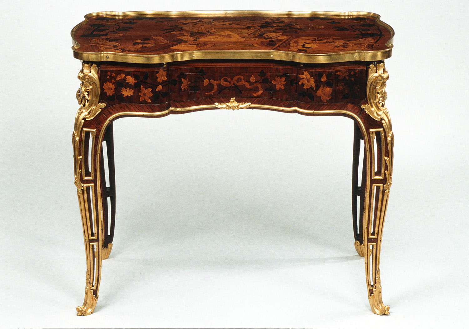 h2 1982.60.61 French Furniture