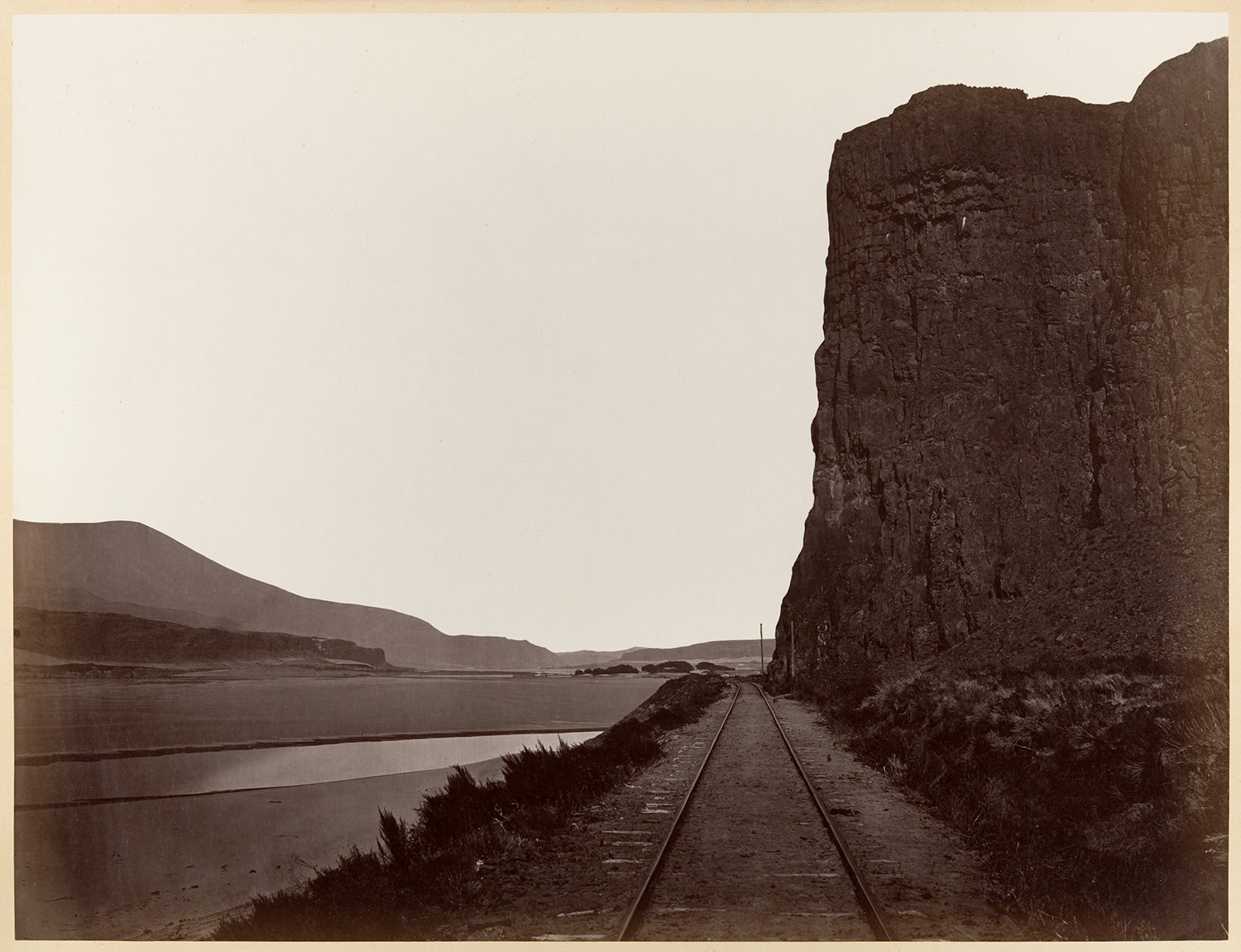Carlton Watkins: Cape Horn near Celilo, 1867