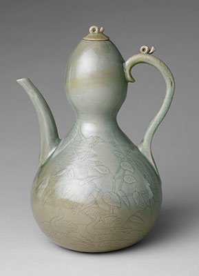 Gourd-shaped ewer with decoration of waterfowl and reeds