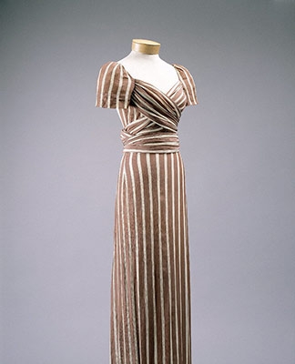 essay on western clothes Free essay: there is much scholarly debate over fashion and clothing and their importance what is the influence of western fashion to japanese fashion. essay on western clothes Free essay: there is much scholarly debate over fashion and clothing and their importance what is the influence of western fashion to japanese fashion.