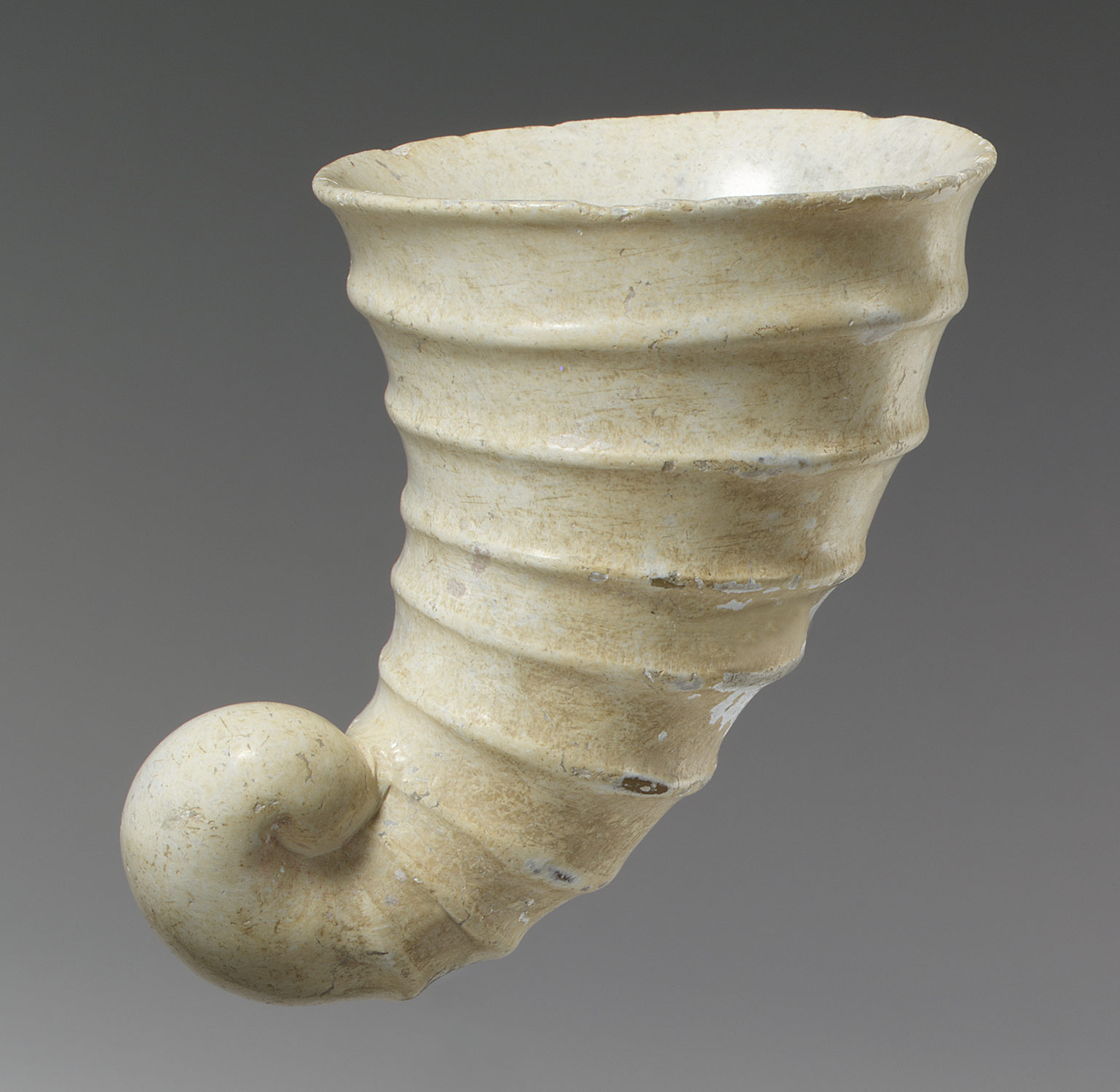 Vessel in the form of a horn