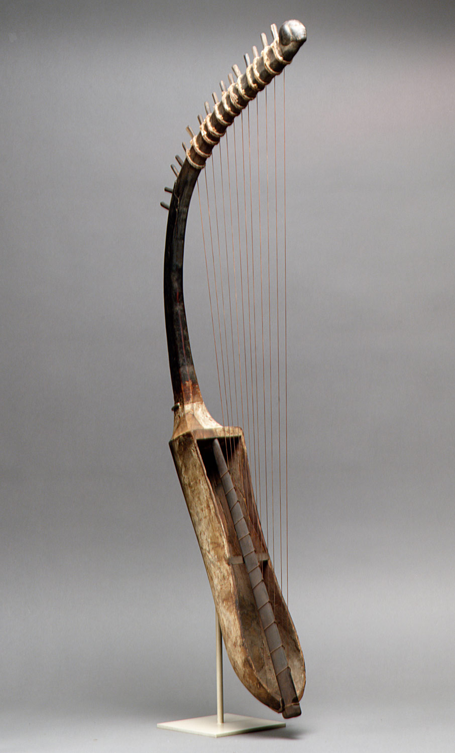 Arched Harp (shoulder harp) | Work of Art | Heilbrunn Timeline of Art