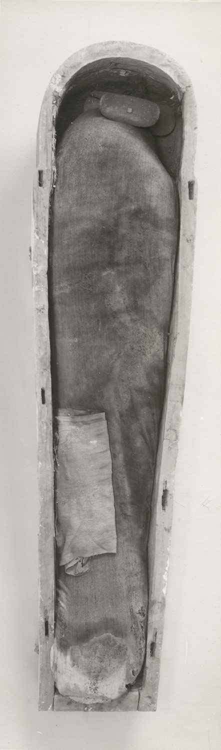 Unwrapping of a Mummy Hb_M16C106,107_av2
