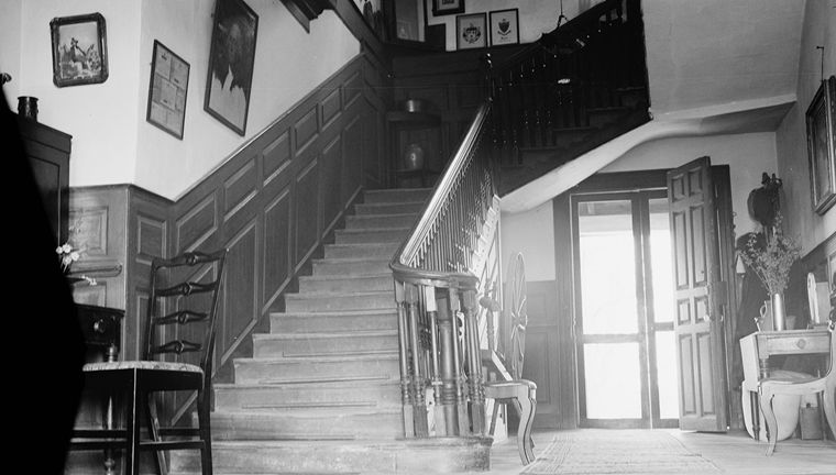 A staircase and front hall of the Marmion House. From the Library of Congress.