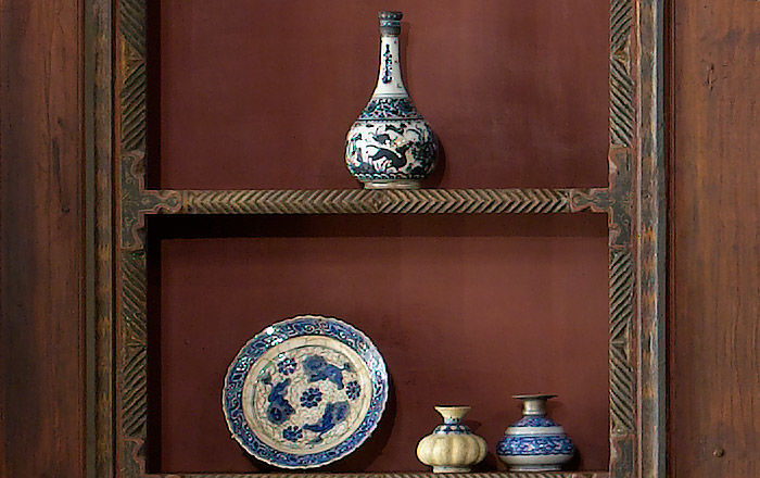 Detail of a shelf in the Damascus Room displaying dishes and vases