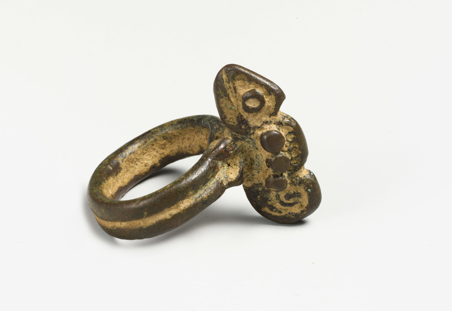 A ring with a chameleon (Yawiige) from 19th–20th century Burkina Faso or Côte d'Ivoire or Mali