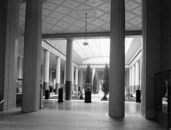 The Metropolitan Museum of Art, The Lamont Wing, Roman Court (Wing K, room 2); View facing southeast. Photographed on April 6, 1926. © The Metropolitan Museum of Art