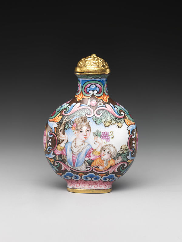 Snuff Bottle with European Woman and Child (21.175.314a, b)