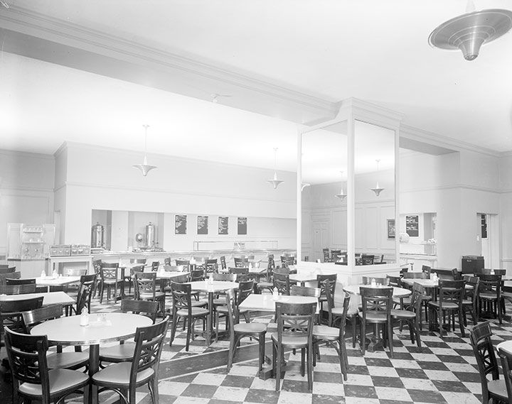 The Met's restaurant for members and staff in 1941