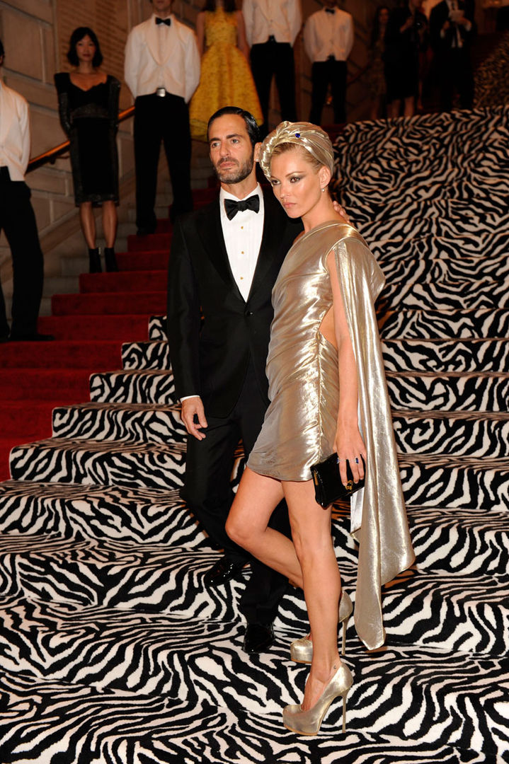 Marc Jacobs and Kate Moss pose on The Met Gala red carpet in 2009