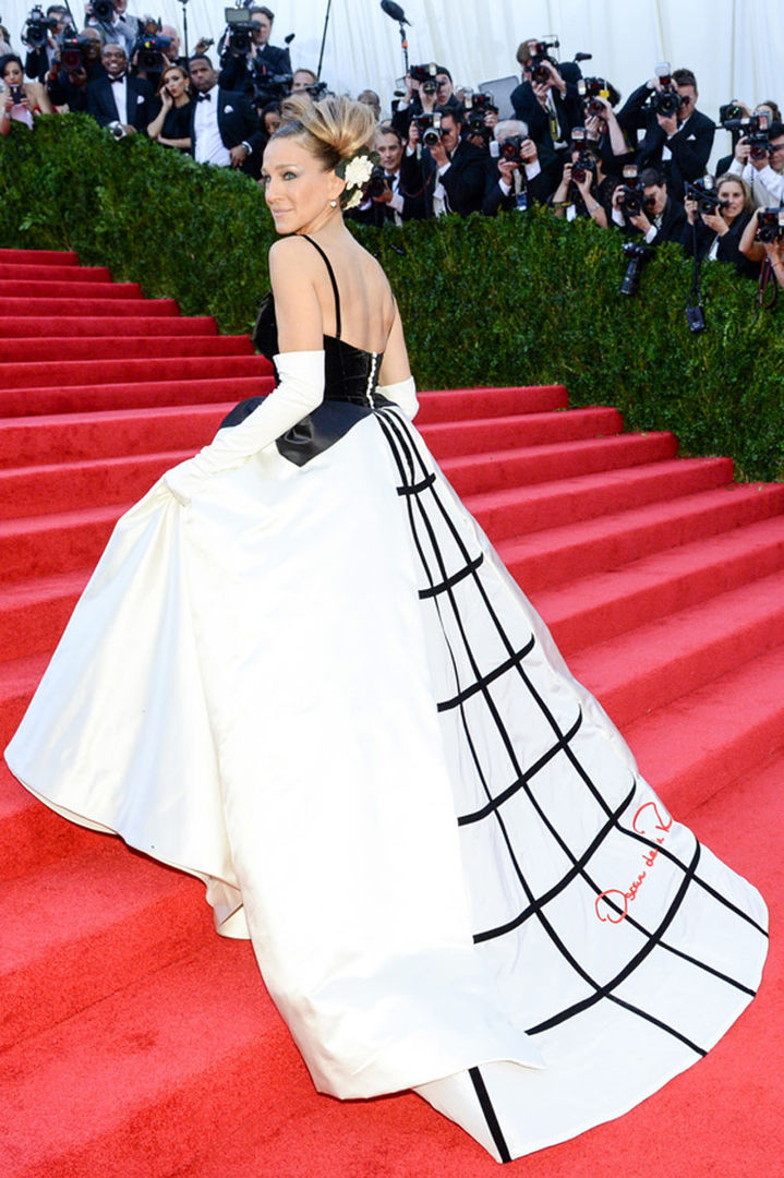 Sarah Jessica Parker walks up the main stairs of the red carpet at the 2014 Met Gala celebrating Charles James