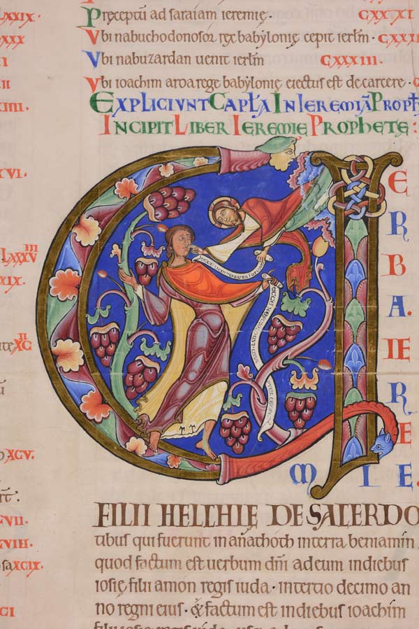 Opening of the book of Jeremiah: “Verba Jeremie,” from the Winchester Bible, folio 148r, ca. 1150–80. Winchester Cathedral Priory of St. Swithun. Tempera and gold leaf on parchment. Lent by the Chapter of Winchester Cathedral. Image Courtesy of the Chapter of Winchester Cathedral