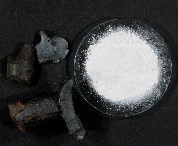 Figure 3. Metallic lead ore (left) and the resulting white pigment particles (right)