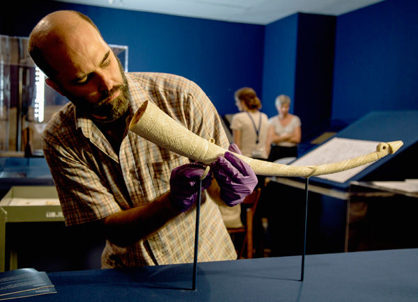 Installing an oliphant in the exhibition