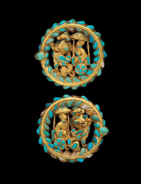 Shoe buckles depicting a chariot drawn by dragons