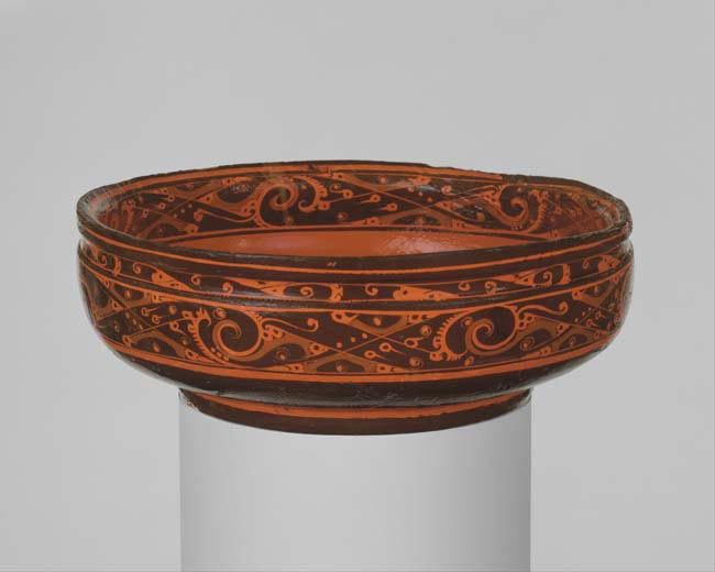 Bowl with a geometric design