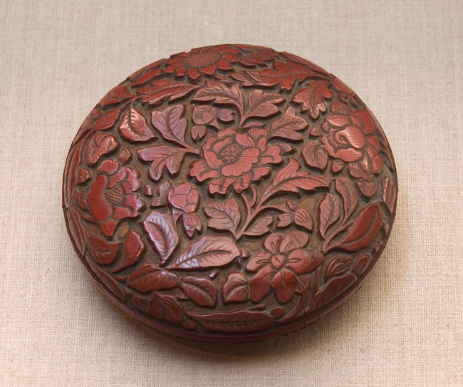 Circular box with floral decoration