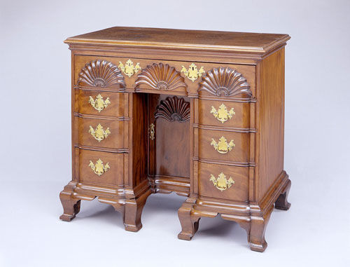 Block-and-Shell Bureau Table