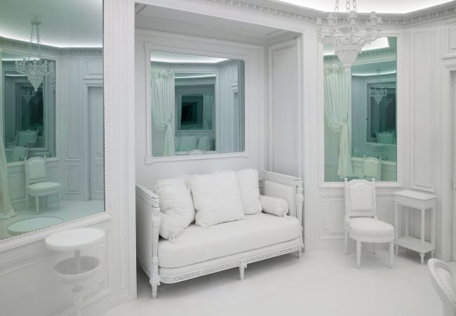 <i>Boiserie</i>