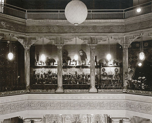 Second-floor balcony, Fountain Court, Laurelton Hall
