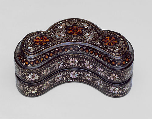 Mother-of-Pearl: A Tradition in Asian Lacquer - The Metropolitan Museum of  Art