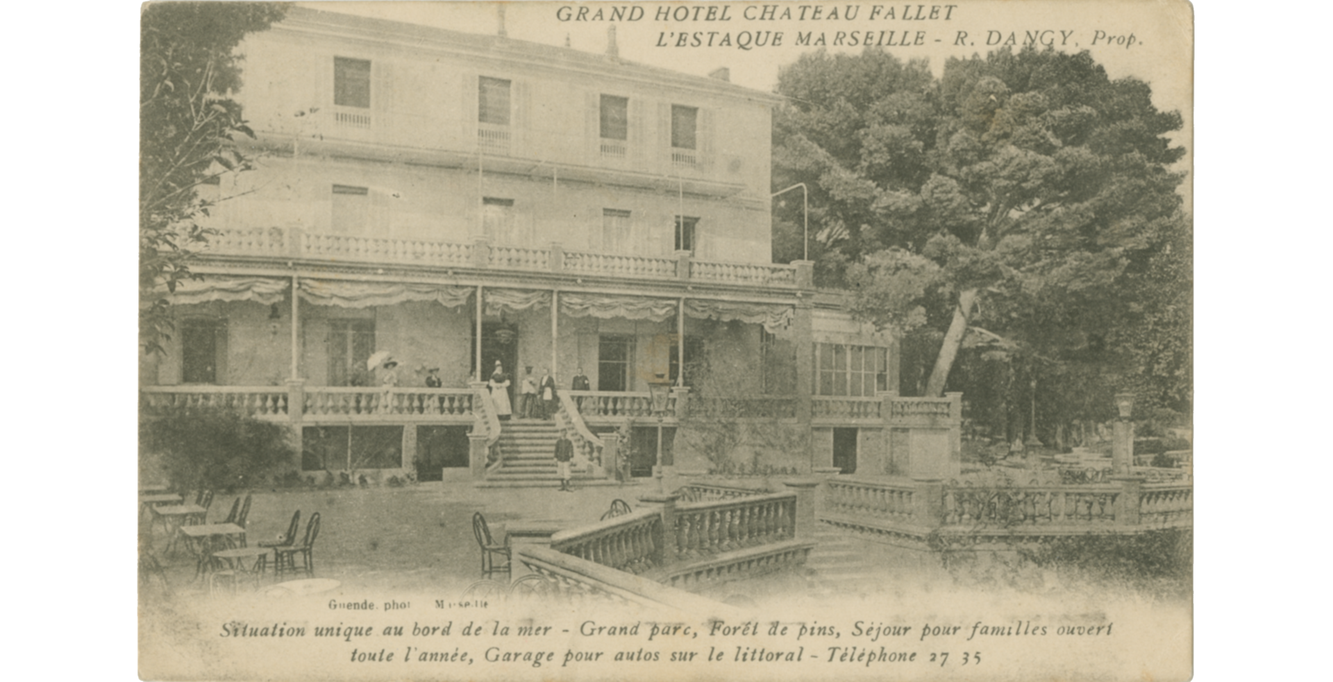 Photographed black and white postcard of Grand Hôtel Château Fallet overlooking the hotel and a park