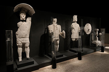 Group shot of the giants in a gallery. 