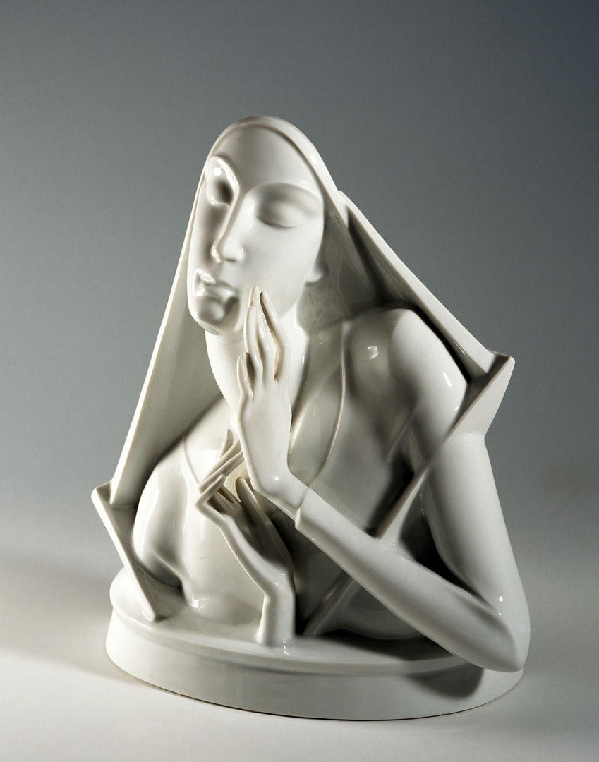 Image of a porcelain figure by Gerhard Schliepstein.