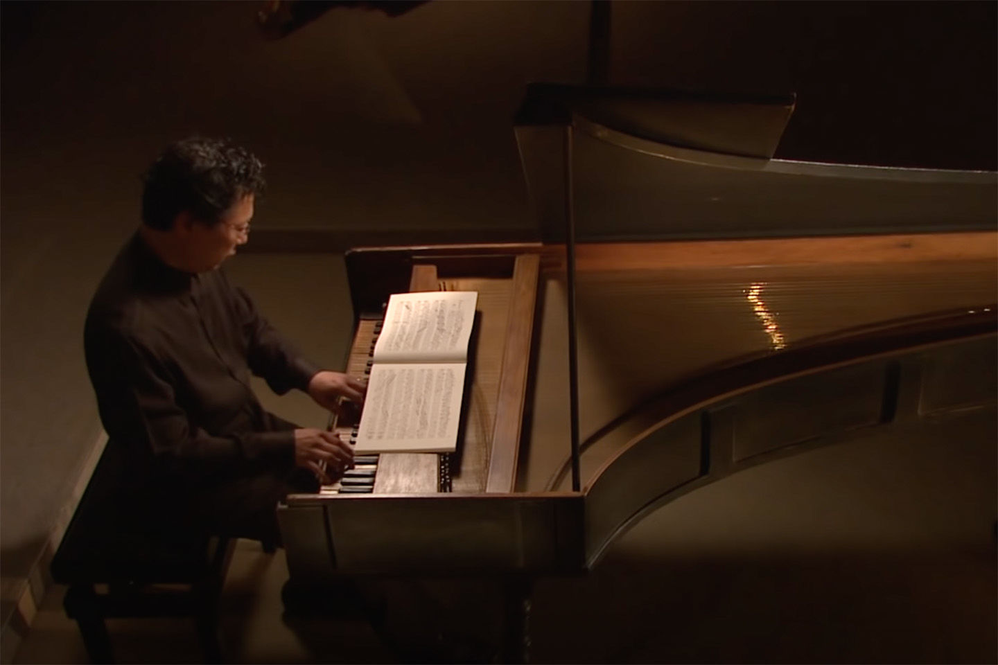 A man playing the Cristofori piano