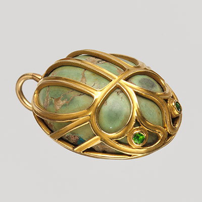Contemporary jewellery essay
