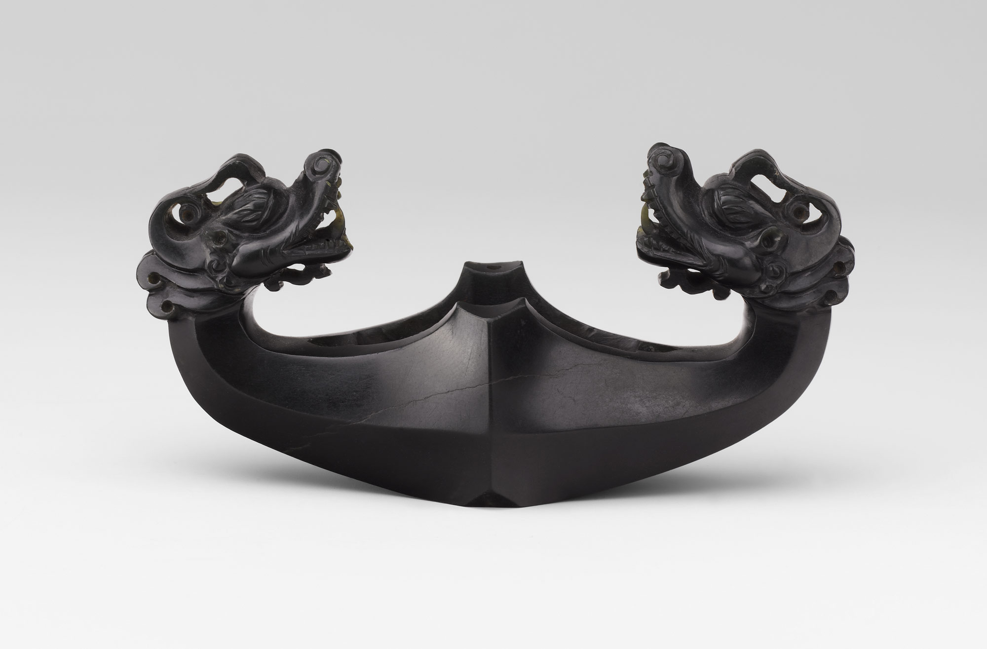 Sword Guard in the Form of Confronted Dragons