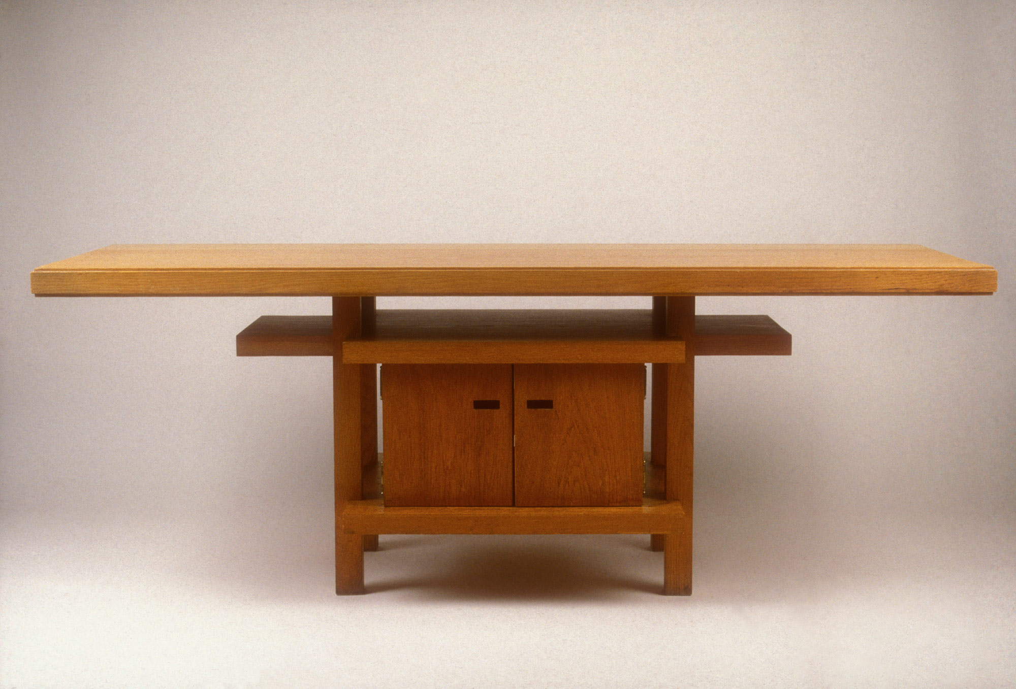 Table Frank Lloyd Wright 1972 60 3 Work Of Art Heilbrunn Wright Frank Lloyd Close Captions Table