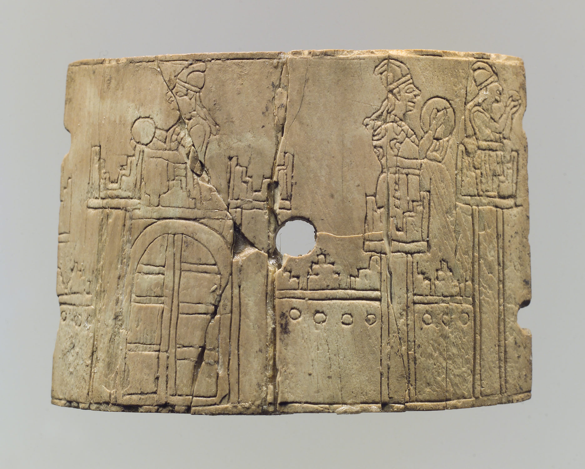 incised cosmetic box fragments with a warrior and four women work