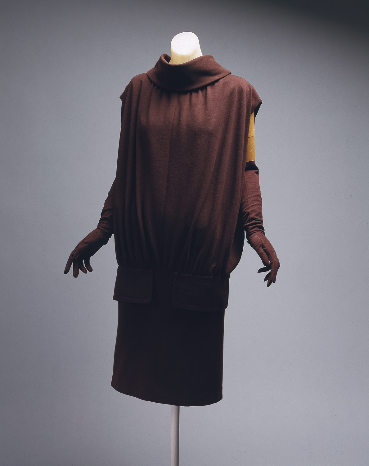 Dress House of Balenciaga Cristobal Balenciaga C.I.64.4.3 Work of Art Heilbrunn Timeline of Art History The Metropolitan Museum of Art